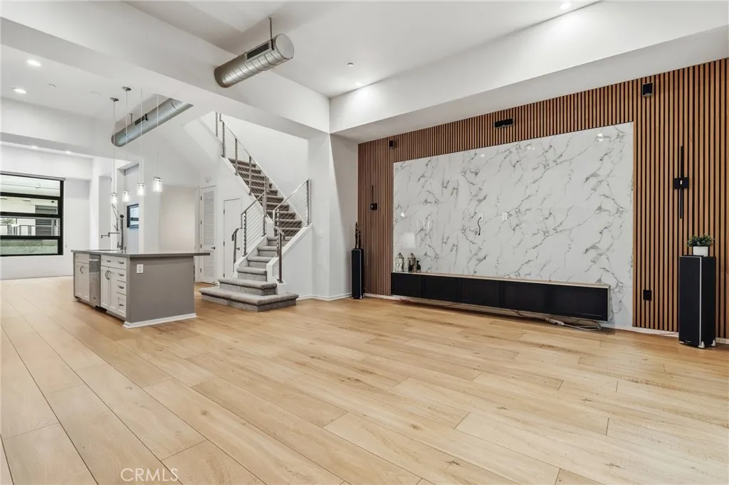 133 The Promenade N 118, Long Beach, California 90802 home-pic-5